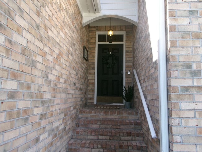 Foto del edificio - Walk to the Ocean from this 3 bedroom, 2.5...