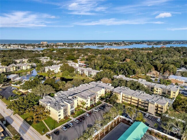 Foto del edificio - 14130 Rosemary Ln