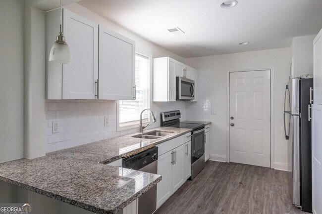 Foto del edificio - 2586 Loghaven Dr NW