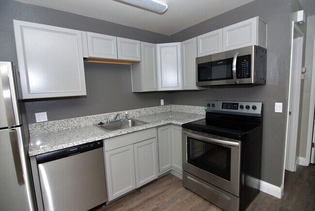 Building Photo - 264 Thoma St