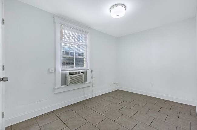 Building Photo - 1227 St Roch Ave