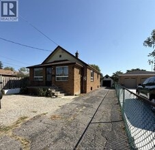 Building Photo - 914 Riverdale Ave