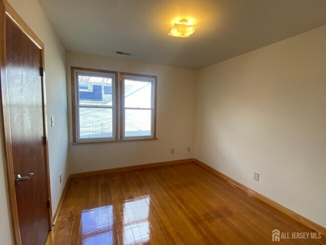 Foto del edificio - 155 Livingston Ave