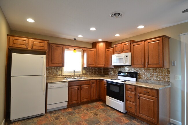 Building Photo - 713 Erin Pl