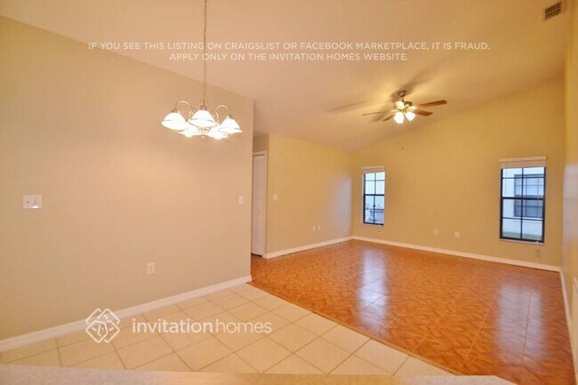 Building Photo - 2442 Sweetwater Blvd