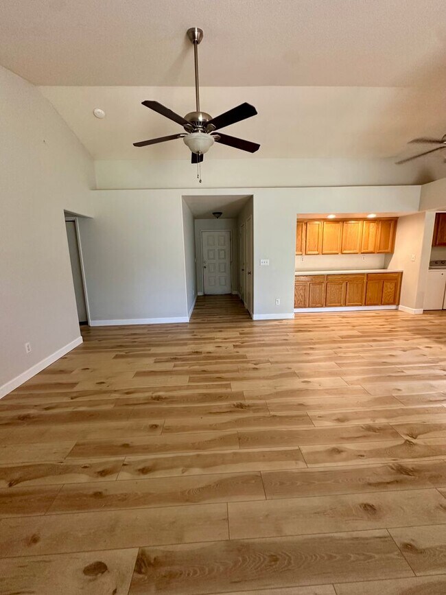Foto del edificio - 3228 Lyndsey Ln