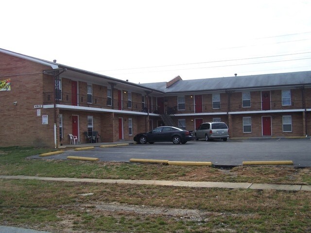 Building Photo - 4915-4919 Saddlebrook Ln