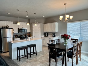 Building Photo - 1909 Hummingbird Dr