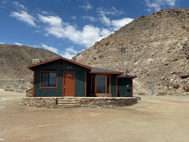 Foto del edificio - Cozy 2 bed 1 bath in Trona - Housing Choice Voucher Welcome