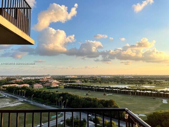 Foto del edificio - 5252 NW 85th Ave