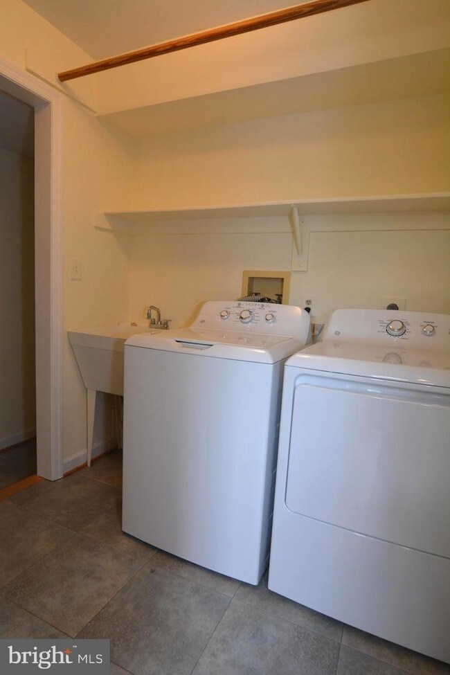 Foto del edificio - 19824 Meredith Dr