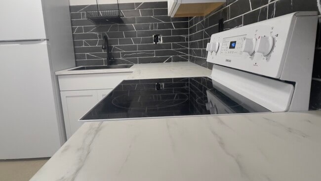 Foto del edificio - 3460 N 99th St