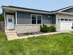 Building Photo - 1203 Hawthorn Ct