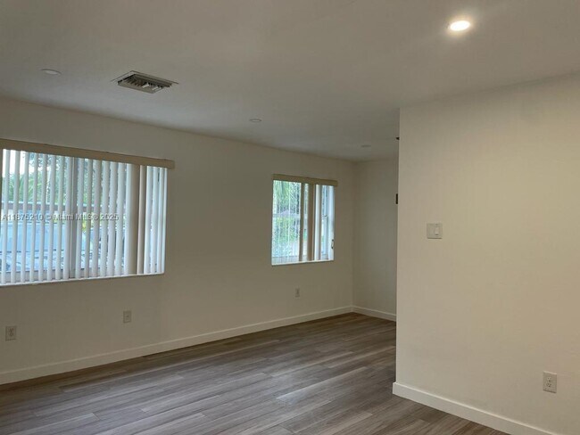 Foto del edificio - 802 N 58th Ave