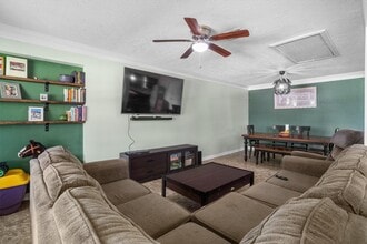 Building Photo - 811 Globe St