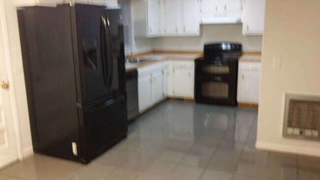 Building Photo - 2206 Wildwood Rd