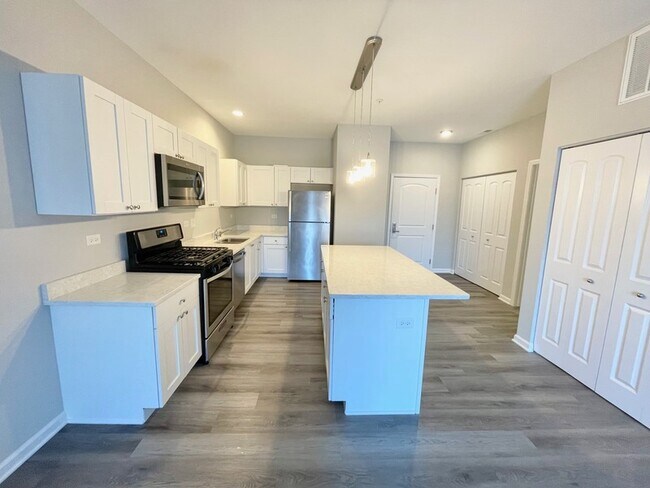 Foto del edificio - 301 N Madison St