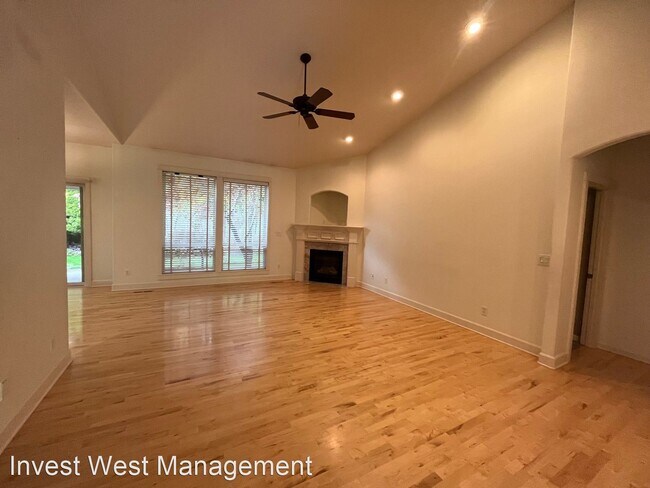 Building Photo - 3 br, 2 bath House - 2035 NW Fargo Loop
