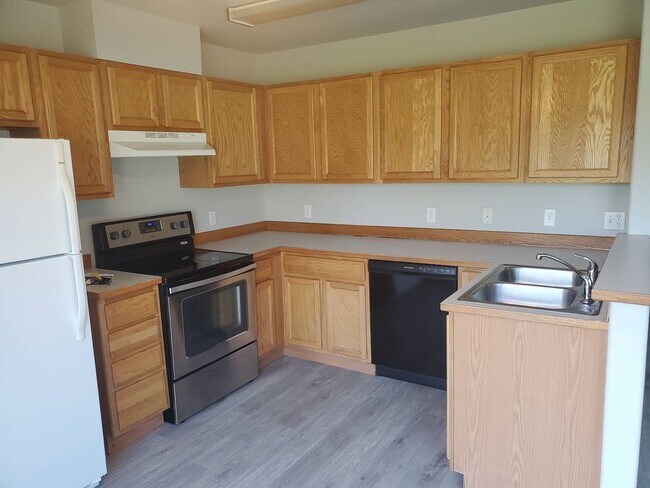 Building Photo - Wonderful 3 bedroom 2 bath Duplex in Post ...