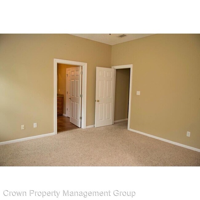 Building Photo - 1716 Springhill Dr