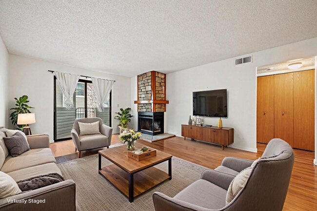 Building Photo - 923 S Zeno Way