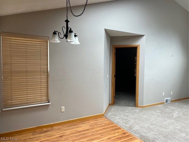 Foto del edificio - 243 S Linden Ct