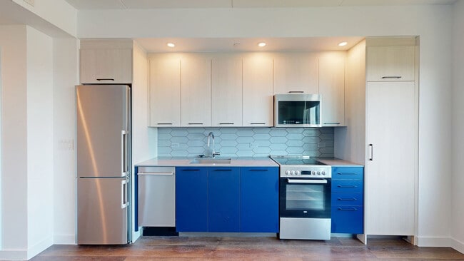 Interior Photo - Broadridge