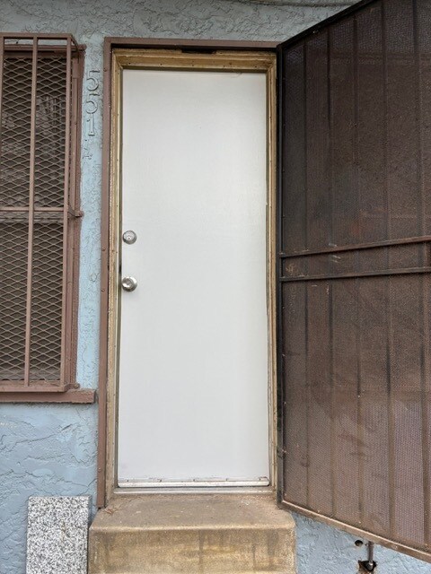 Foto del edificio - 549 W 45th St