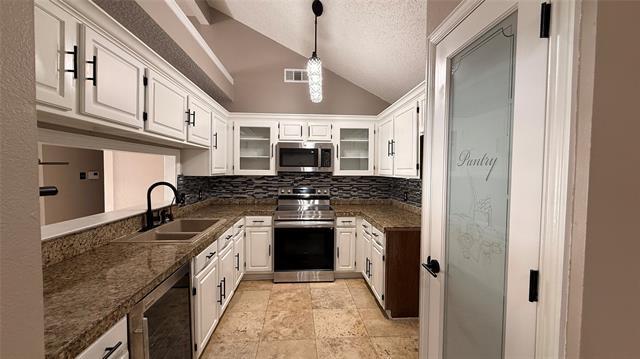 Building Photo - 6841 Ashbury Dr