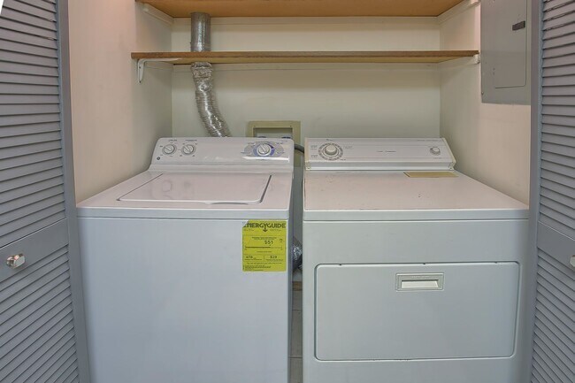 Foto del edificio - 2 Bedroom, 1.5 Bathroom Condo (AVAILABLE S...