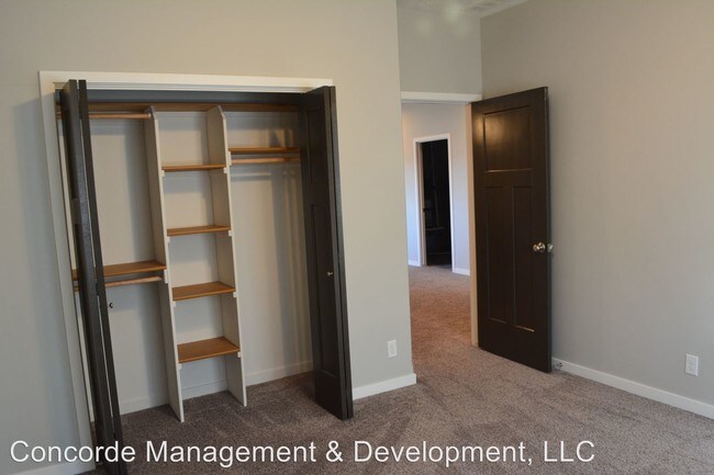 Foto del edificio - 7801 Yankee Woods Dr