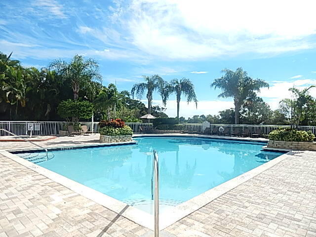 Foto del edificio - 158 SW Peacock Blvd