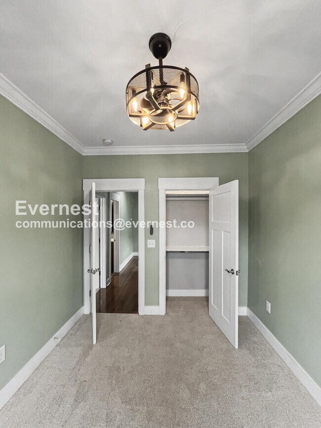 Foto del edificio - 1306 Pillow St