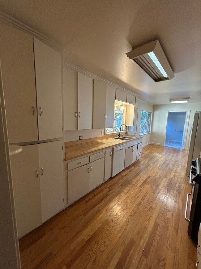 Foto del edificio - 3 Bedroom 2 Bathroom Single-Story House