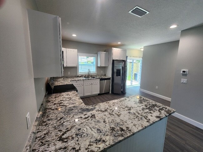 Building Photo - Brand New 2 Story Edgewater Duplex