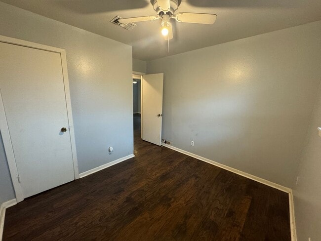 Building Photo - Beautiful 4 Bedroom Southern Hills Home