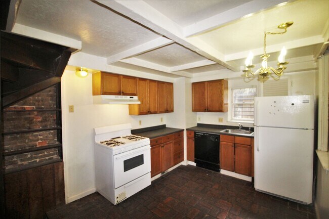 Building Photo - Charming Seton Hill 2bd/1ba Plus Den Rowho...