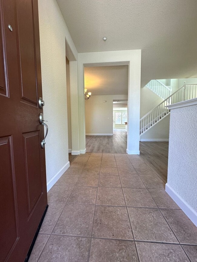 Building Photo - COMING SOON! 5 Bed, 3 Bath in Rose Garden