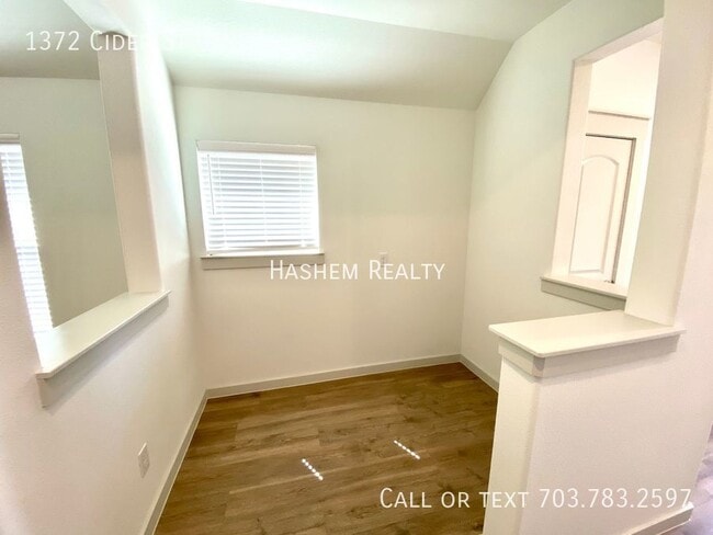 Building Photo - 1372 Cider St