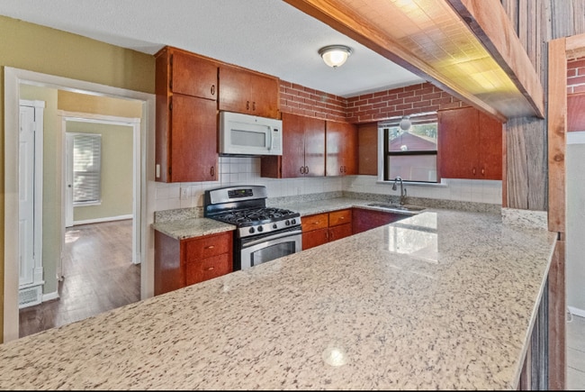 Photo - 10911 Visalia Dr House