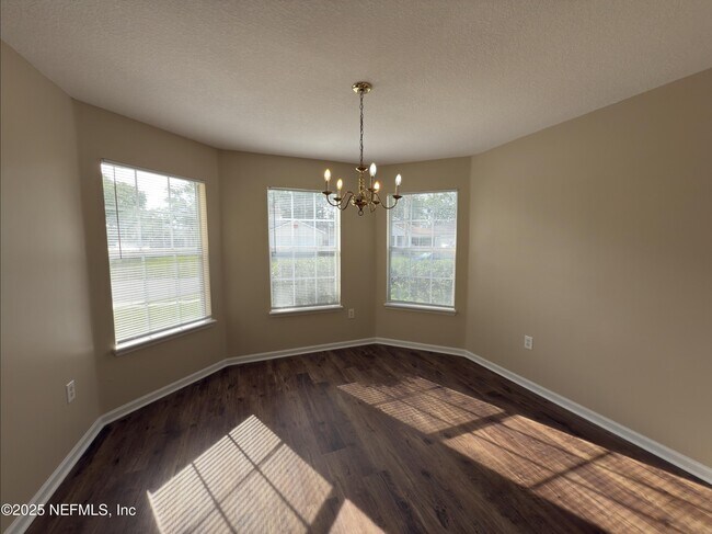 Foto del edificio - 13555 Ashford Wood Ct W