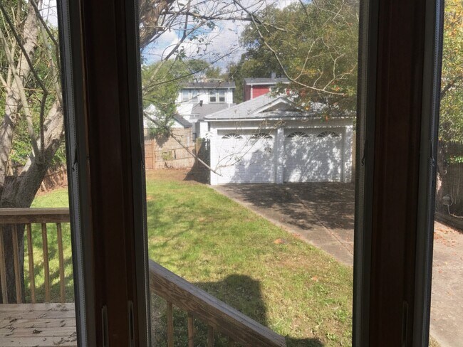 Folleto - 23 south 6th avenue