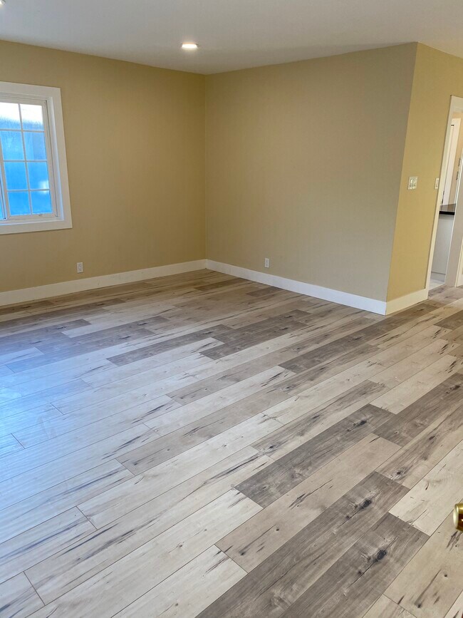 Living area - 4013 Don Tomaso Dr