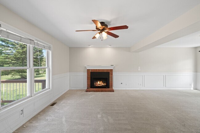 Building Photo - 406 Lakewood Dr
