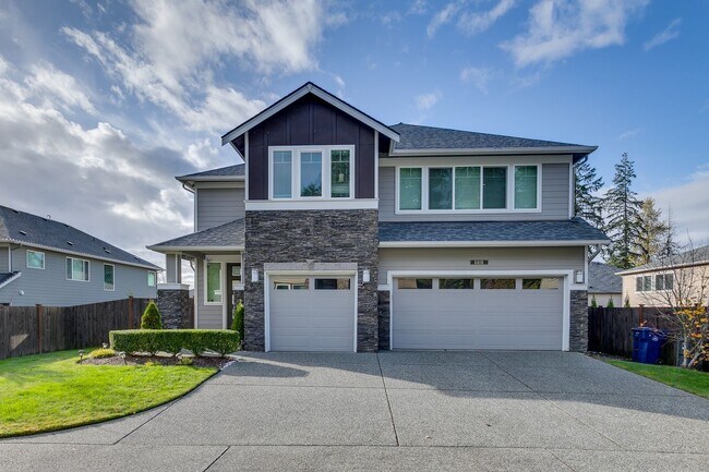 Building Photo - Large 5 Bed 3 Bath Home plus 3-Car Garage ...