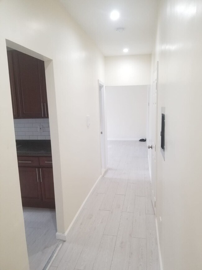 Building Photo - 5 Gardner Ave