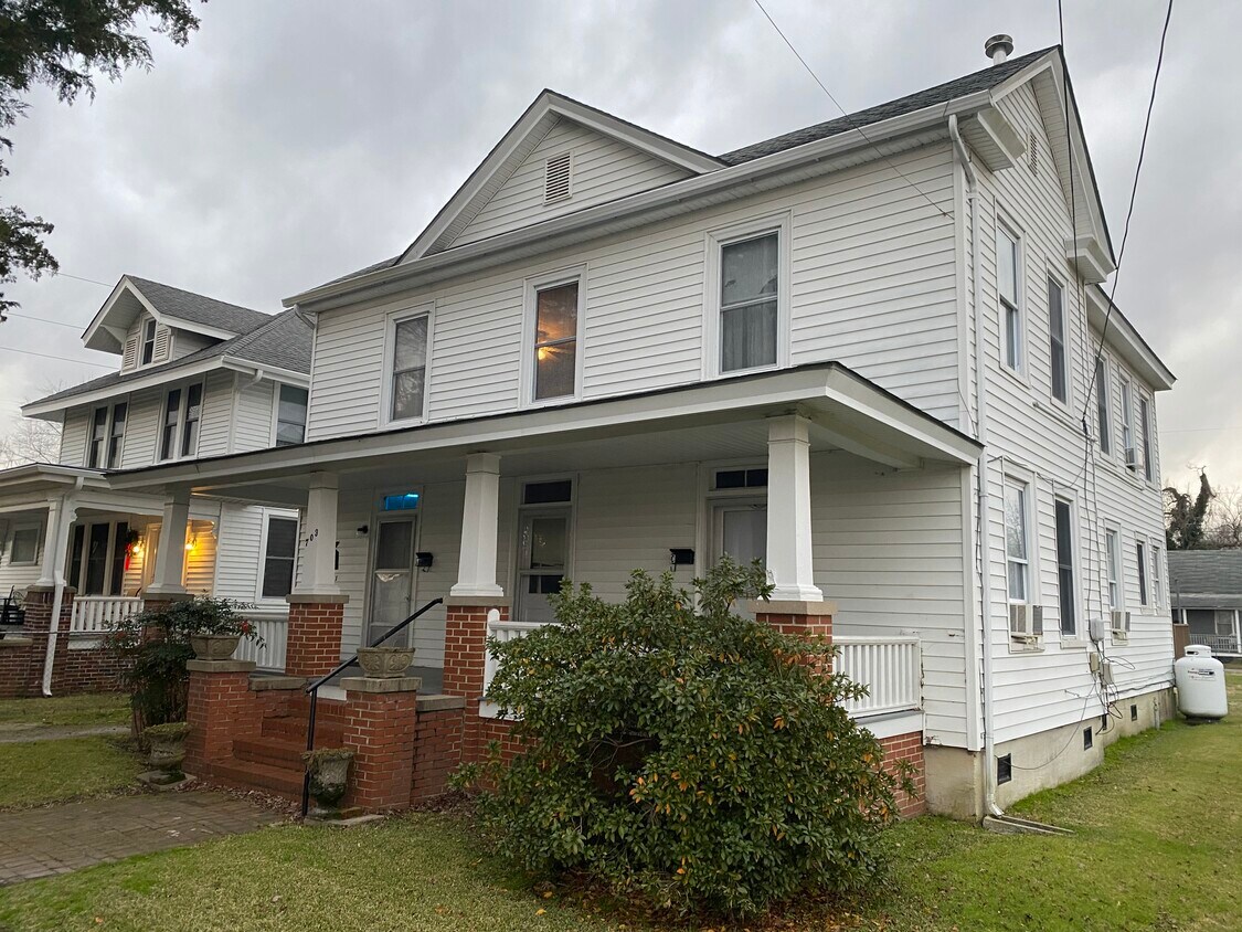 703 1st St Unit B, Elizabeth City, NC 27909 Apartments in Elizabeth