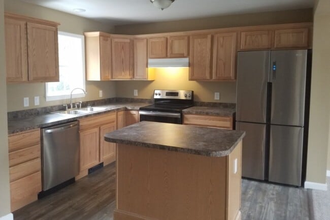 Building Photo - 15 Howe Ave