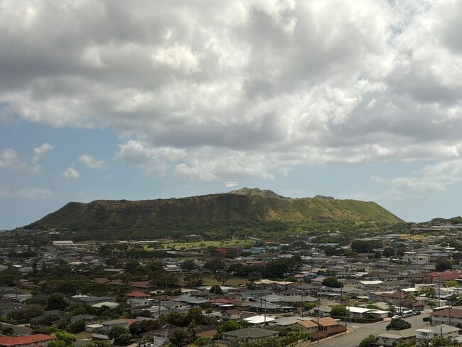 Building Photo - Luxury Kahala Condominium - 2bd/2ba/1pkg
