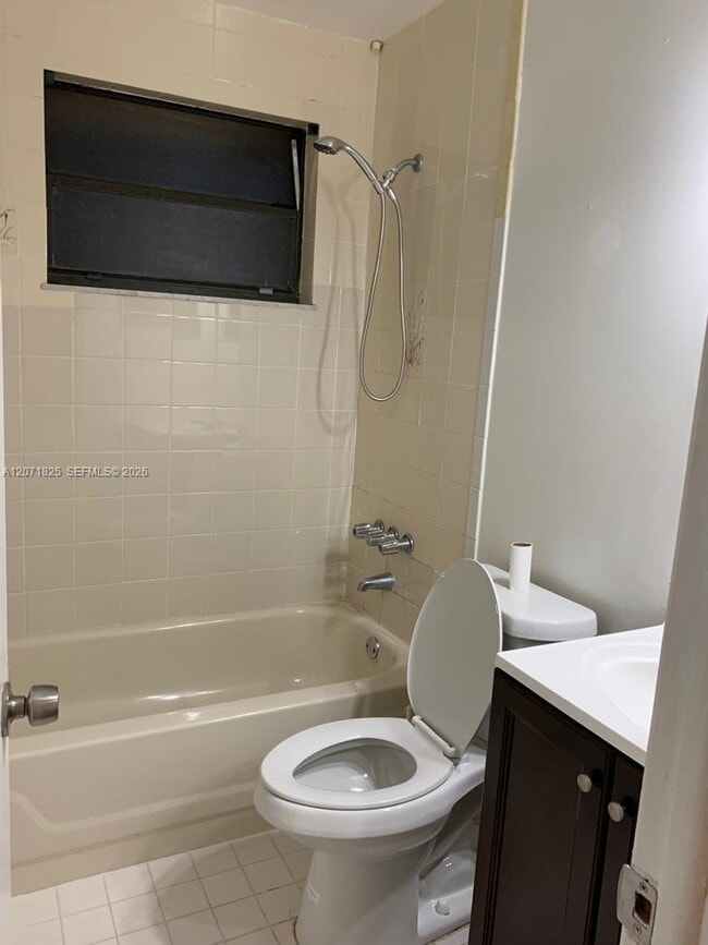 Foto del edificio - 1008 SW 8th St
